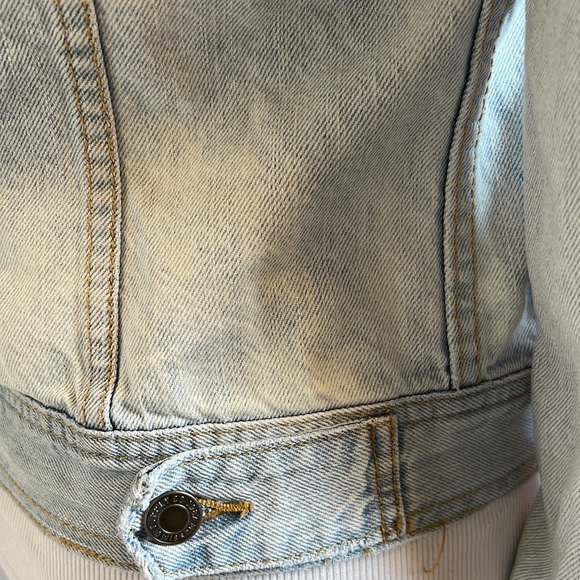 EUC Mossimo Supply Co. Size Small light wash Denim Jacket - Picture 7 of 13